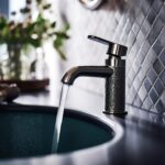 Nowoczesna łazienka: aranżacja z wanną lub prysznicem